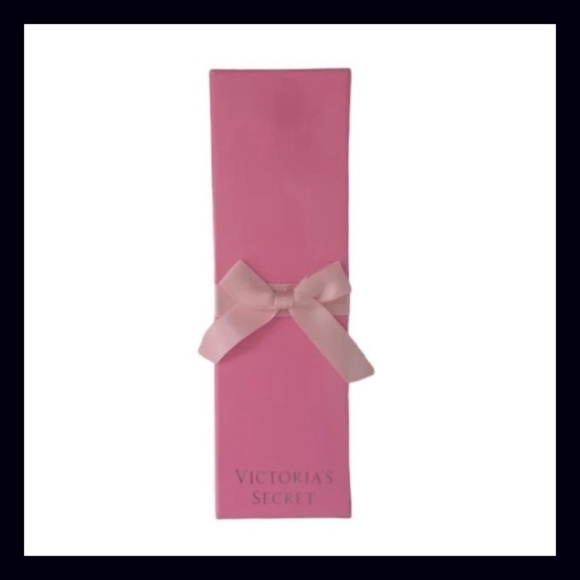 Victoria’s Secret Gold Necklace Rhinestone Angel Wings New in Box - Picture 6 of 7